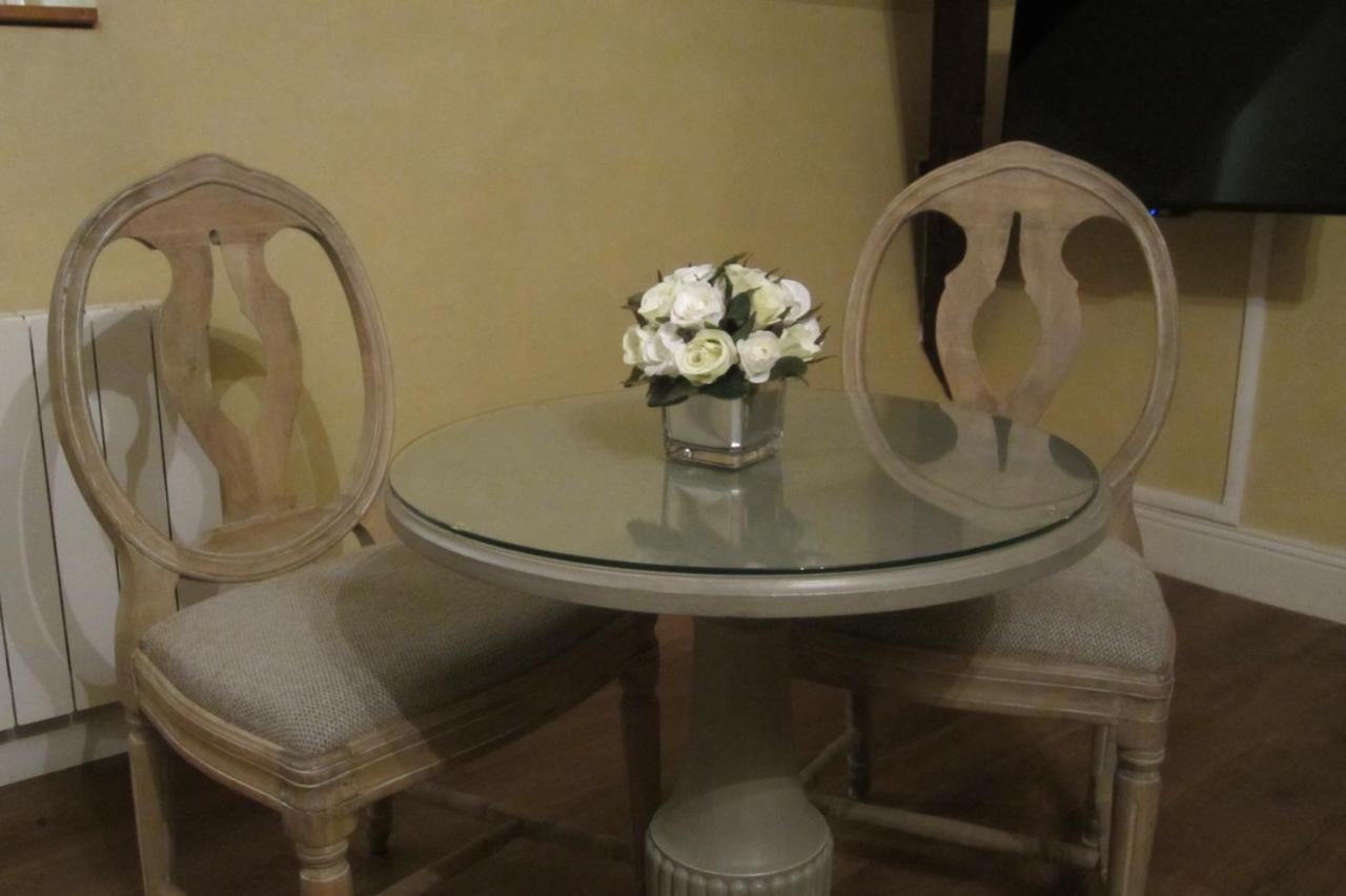 בורז'ה Chateau De Lazenay - Residence Hoteliere מראה חיצוני תמונה