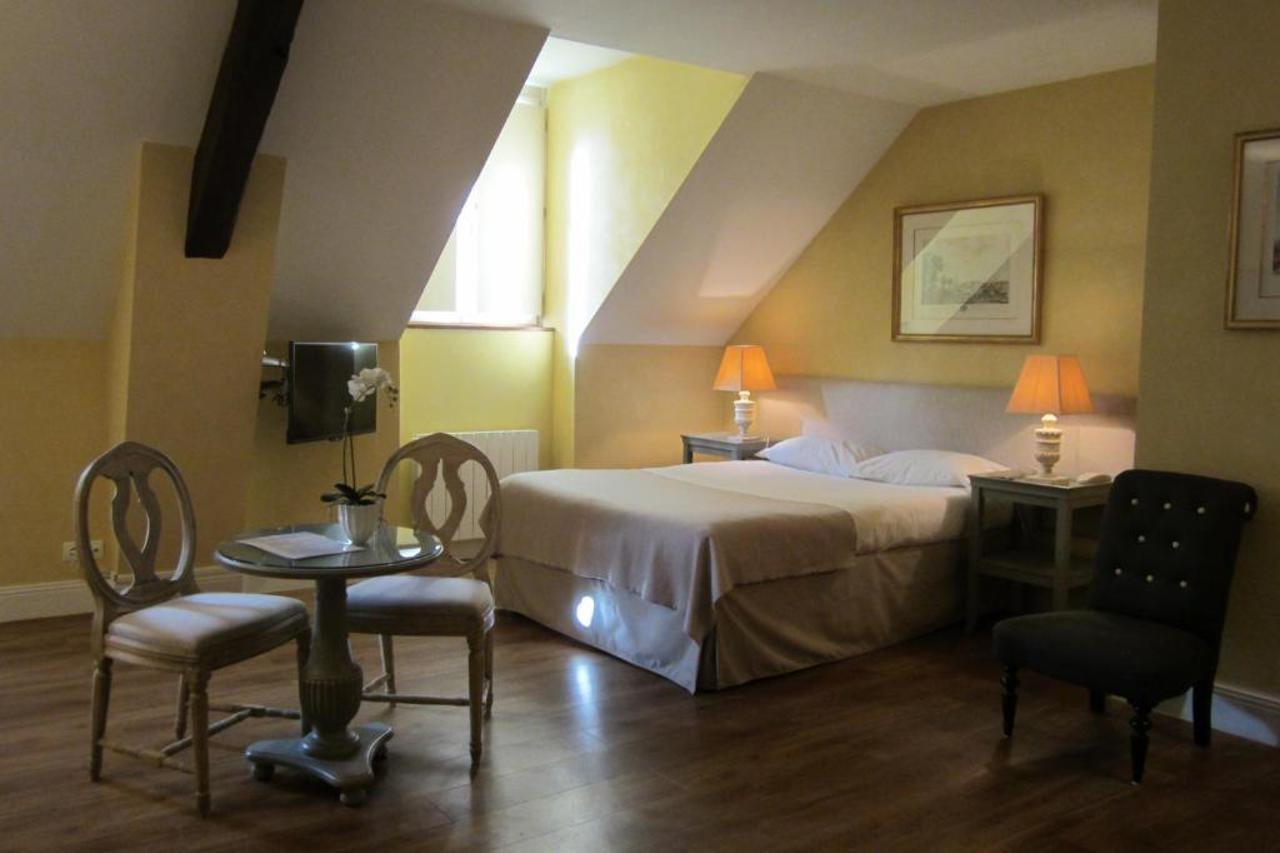 בורז'ה Chateau De Lazenay - Residence Hoteliere מראה חיצוני תמונה